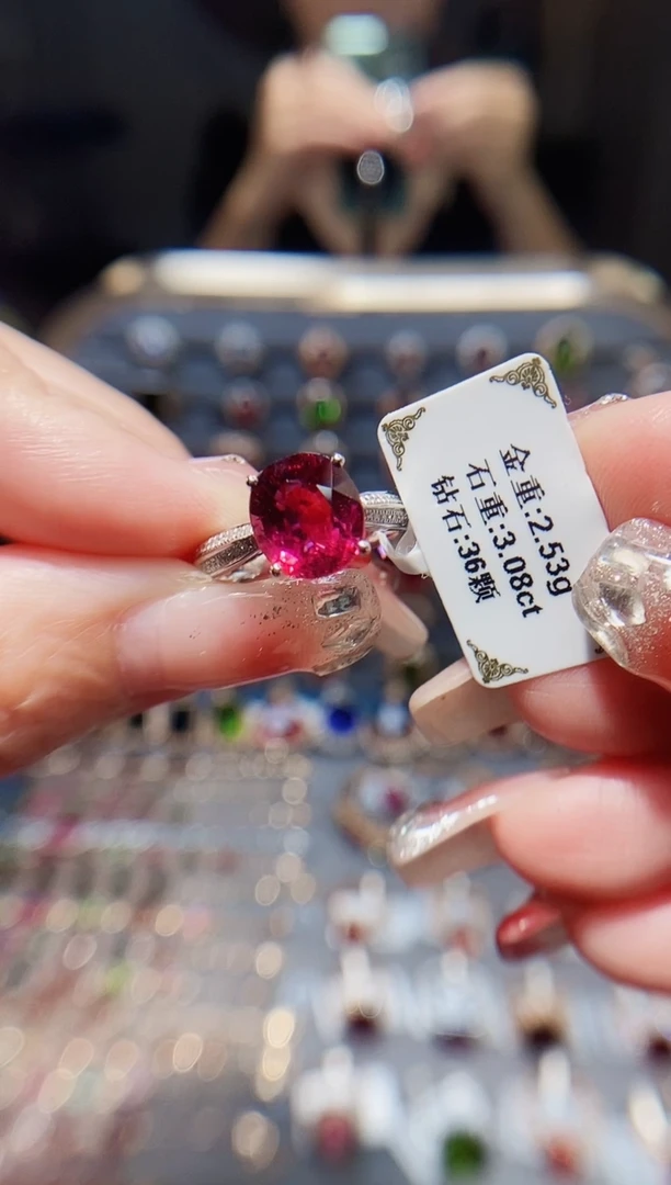 18K金镶嵌戒指碧玺3.08