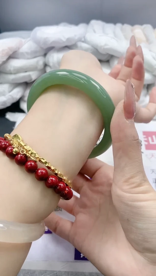 【闪购商品】石英质玉手镯未镶嵌73/58.3