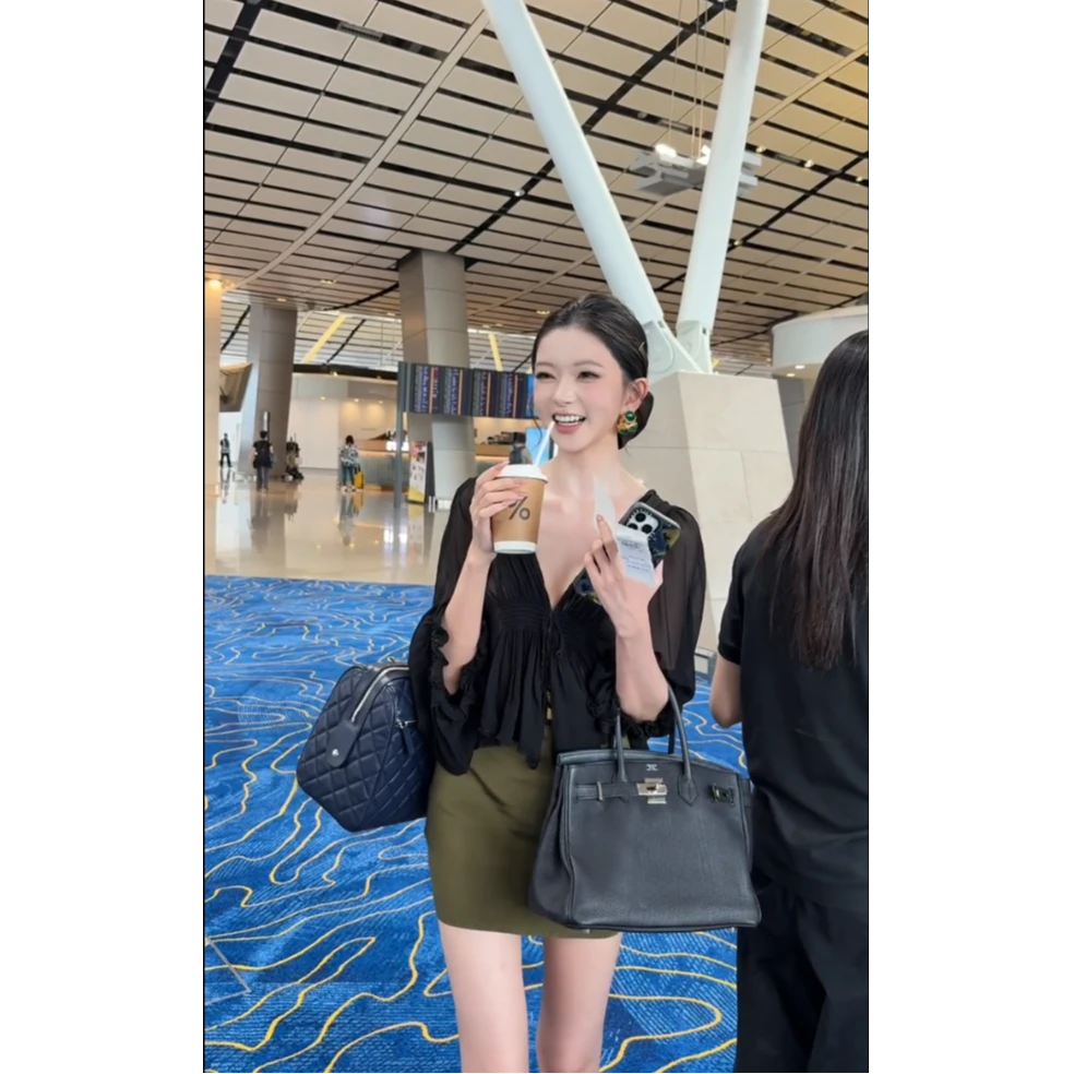 法式纯欲风高级感黑色V领性感衬衫上衣女搭配百搭显瘦半身裙套装