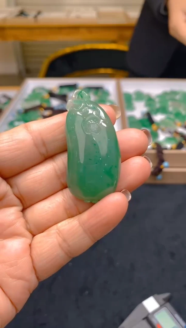 【闪购商品】石英质玉手链未镶嵌美人冰非洲翠033