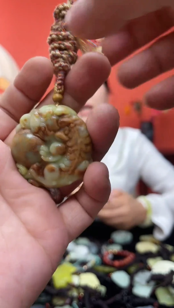 未镶嵌岫玉吊坠.