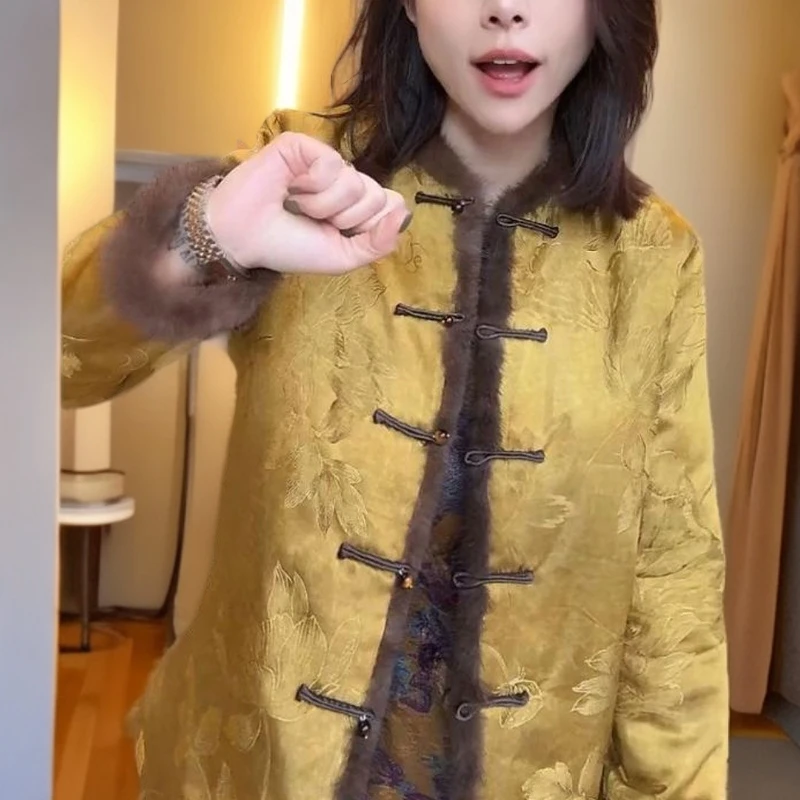 新款新中式国风气质名媛高端气时髦减龄白色盘扣棉服外套