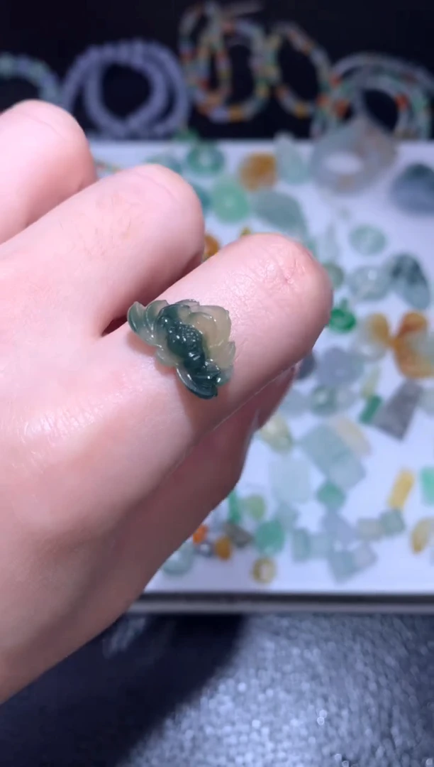 未镶嵌定制翡翠莲花