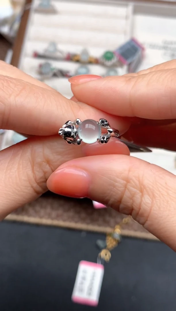 18K金镶嵌挂件翡翠1