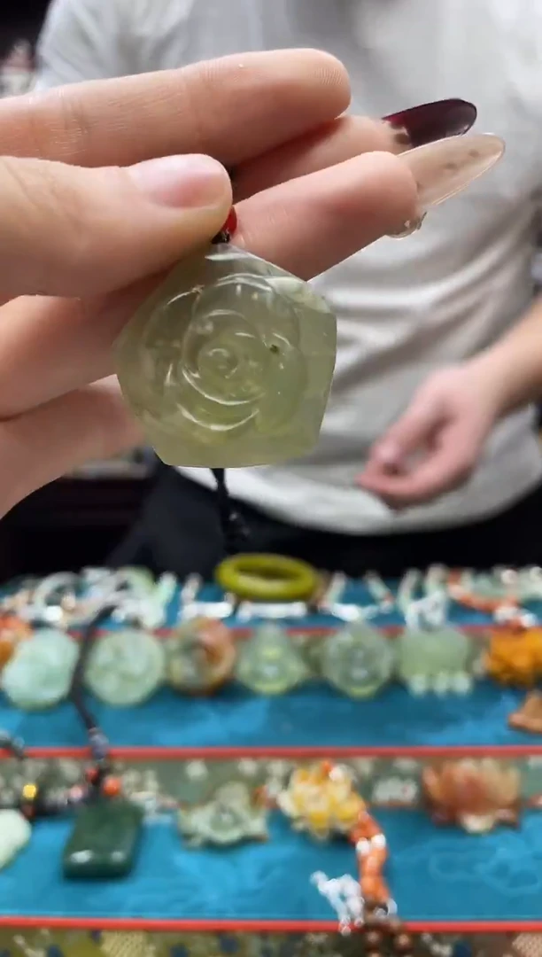 未镶嵌岫玉吊坠·