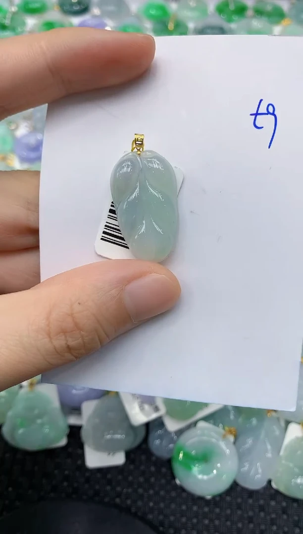 翡翠18K金镶嵌颈饰1111111111