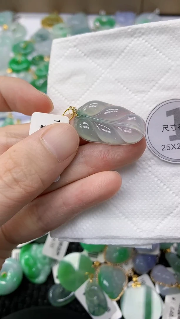 翡翠18K金镶嵌颈饰1111111111