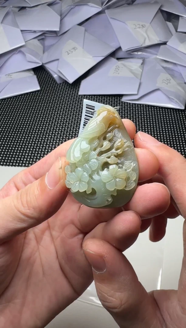 颈饰未镶嵌和田玉喜上眉梢