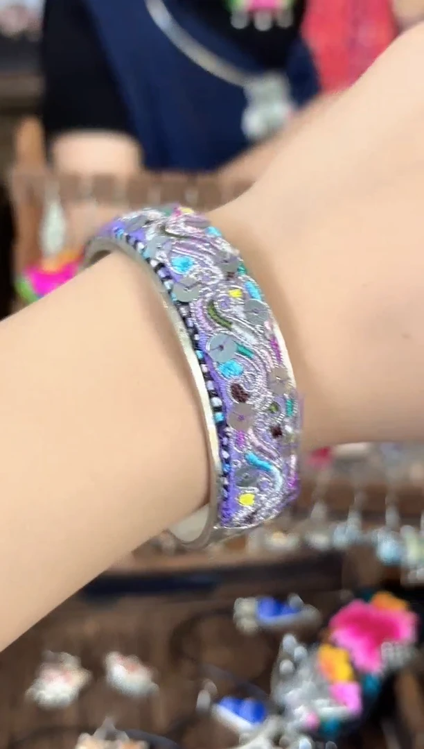 织绣民族风非遗老绣饰品128