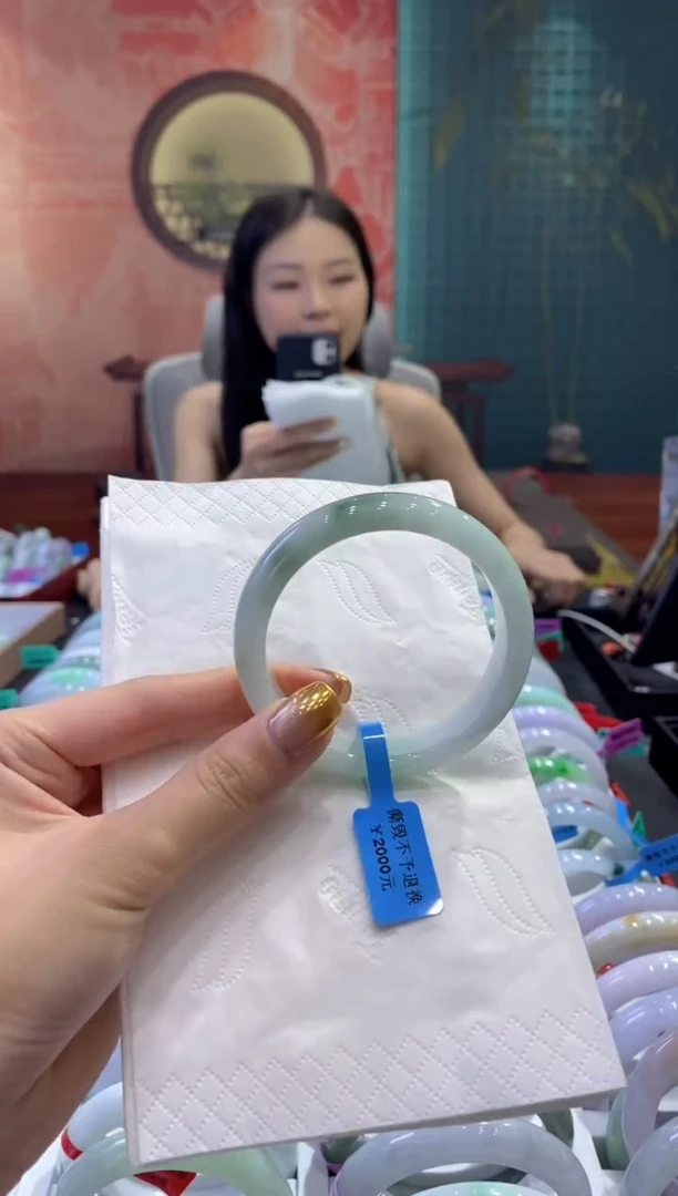 翡翠手镯未镶嵌多人09918
