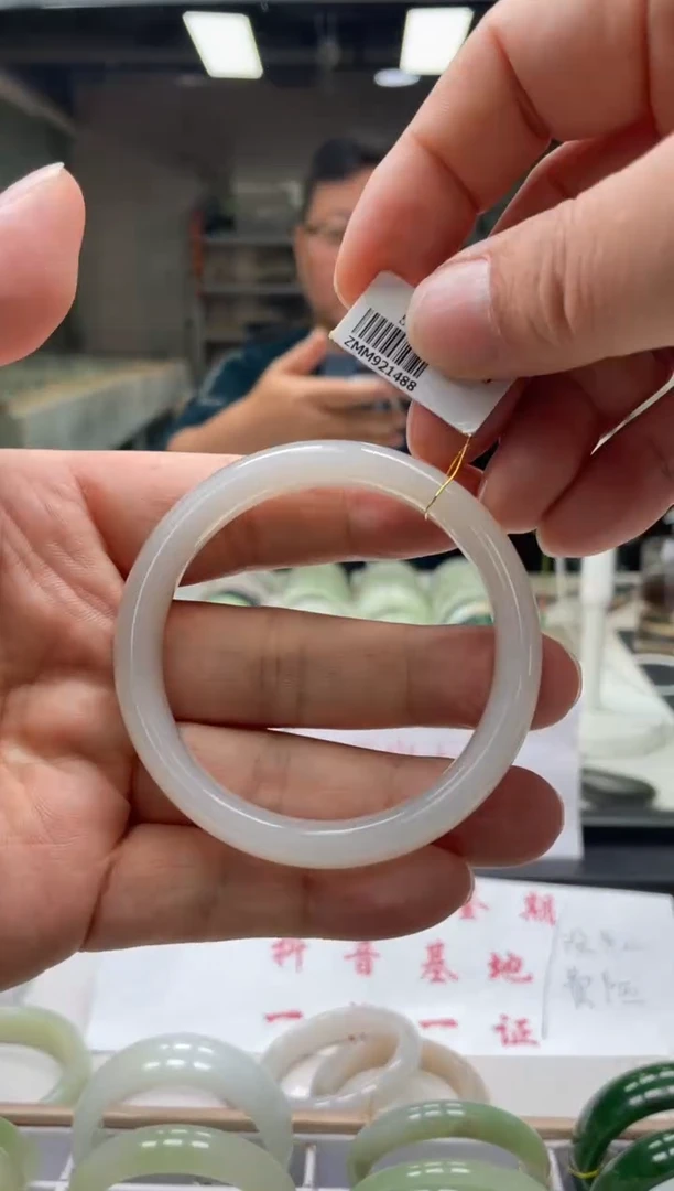 【闪购商品】和田玉手镯未镶嵌55-56圈口 编码1488
