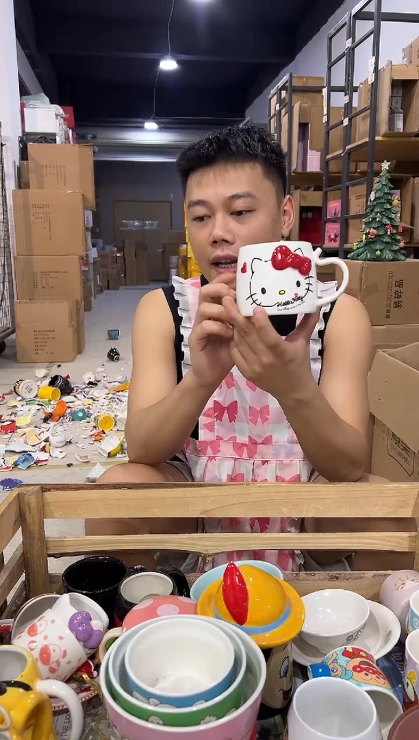 瓷片红色蝴蝶结kt大肚杯