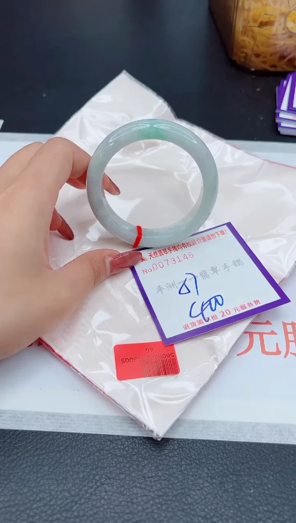 翡翠手镯未镶嵌1