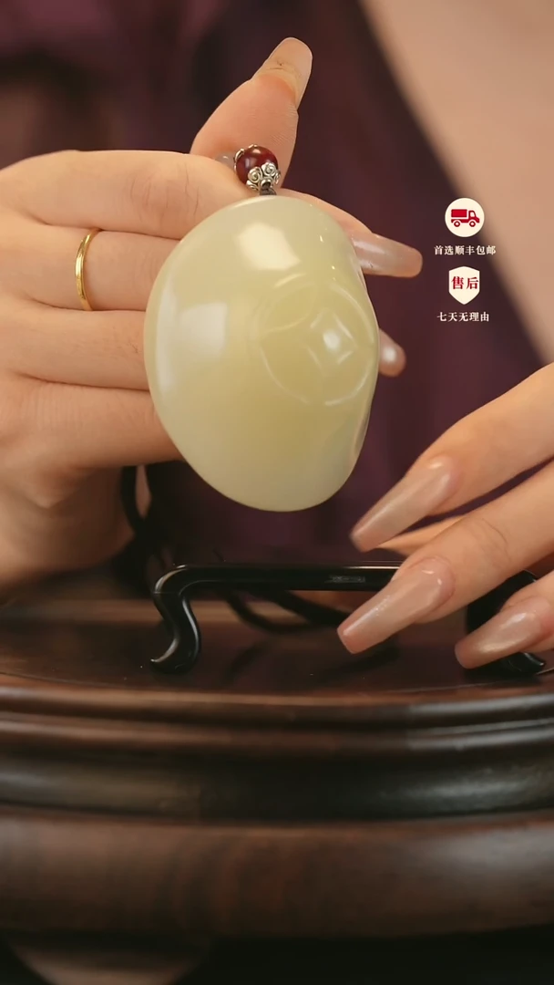 云南石竹叶青雕刻：元宝富甲天下手把件摆件挂件