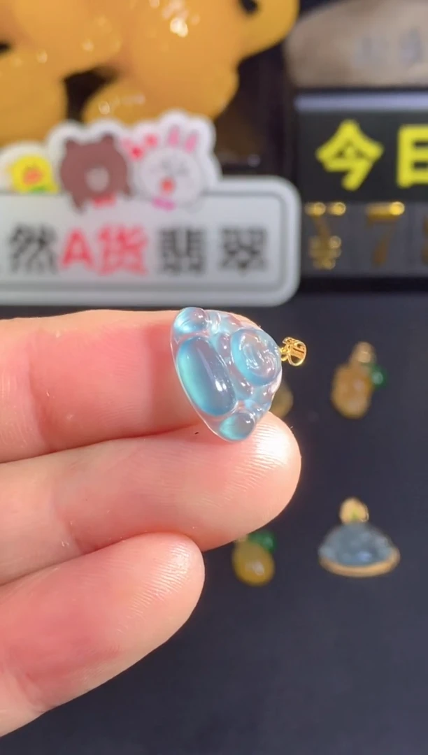 颈饰18K金镶嵌翡翠