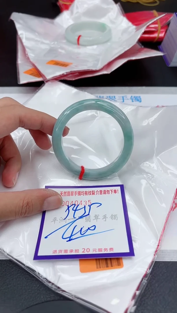 翡翠手镯未镶嵌1