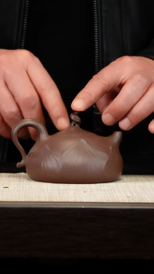 茶壶紫砂四底荷花