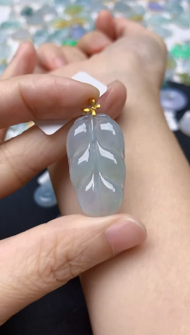 翡翠18K金镶嵌颈饰天然缅甸A货翡翠