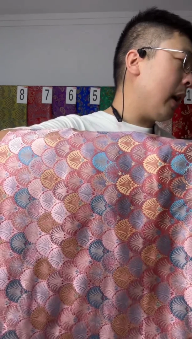 混纺织锦缎60公分长 宽70