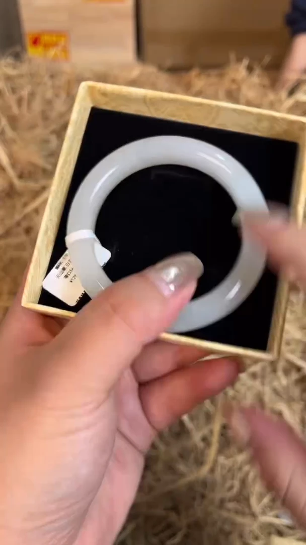 未镶嵌手镯石英质玉C-570