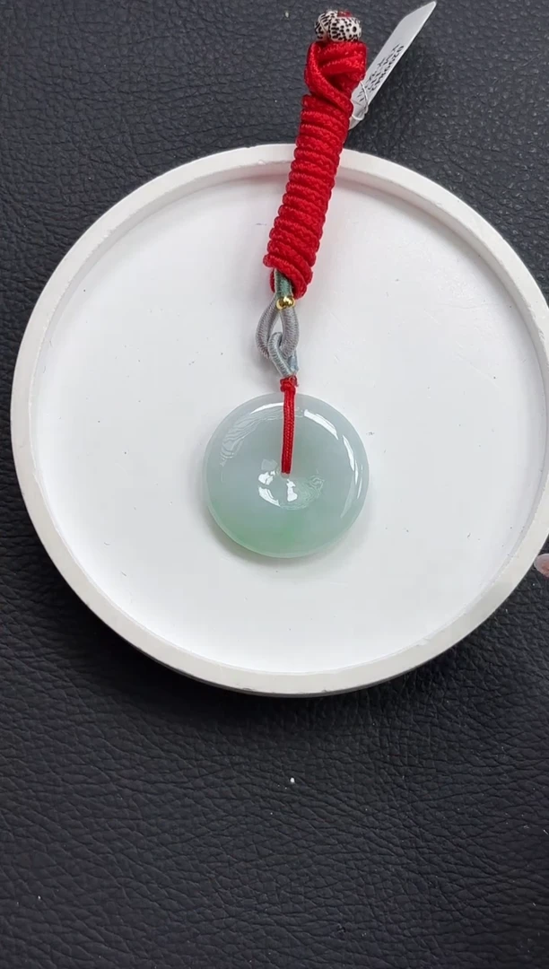 颈饰未镶嵌翡翠平安扣