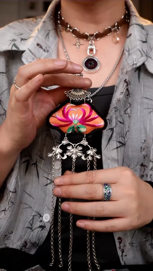 【闪购商品】织绣046非遗手工刺绣吊坠