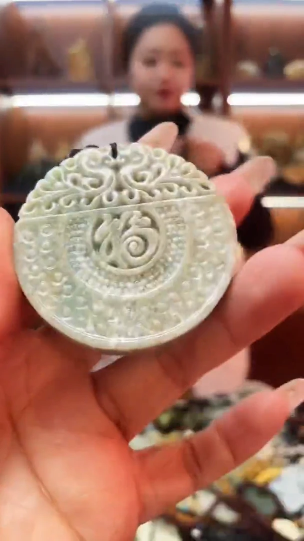 未镶嵌蛇纹石玉吊坠