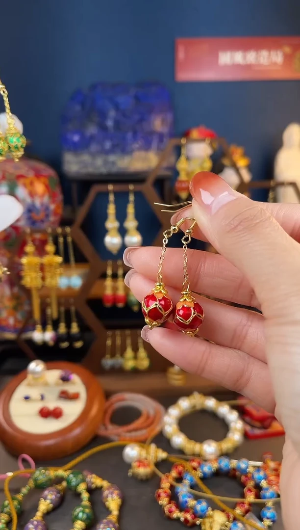 【闪购商品】玫红色莲花珐琅耳钩