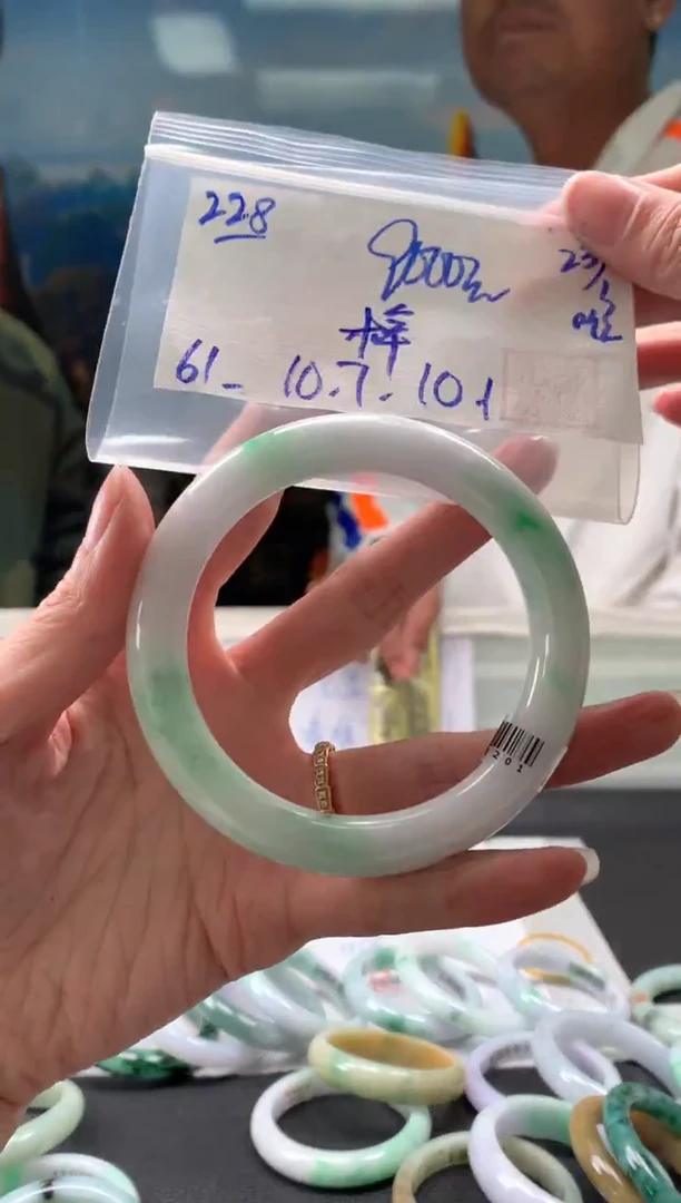 【闪购商品】翡翠手镯未镶嵌翡翠手镯 下单联系小耳机#228