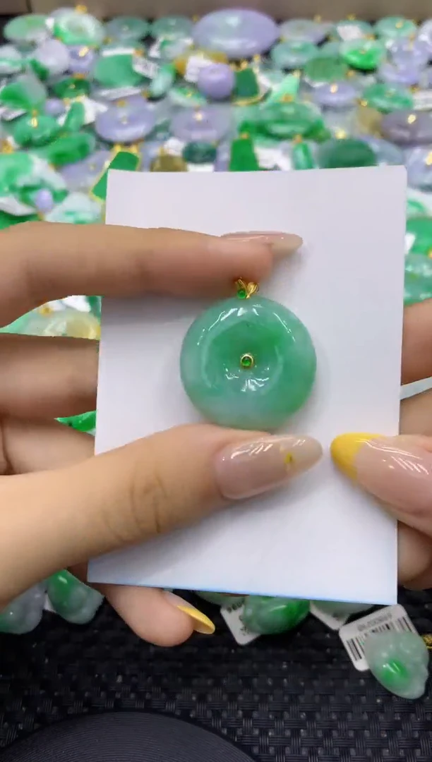颈饰18K金镶嵌翡翠天然缅甸翡翠A货