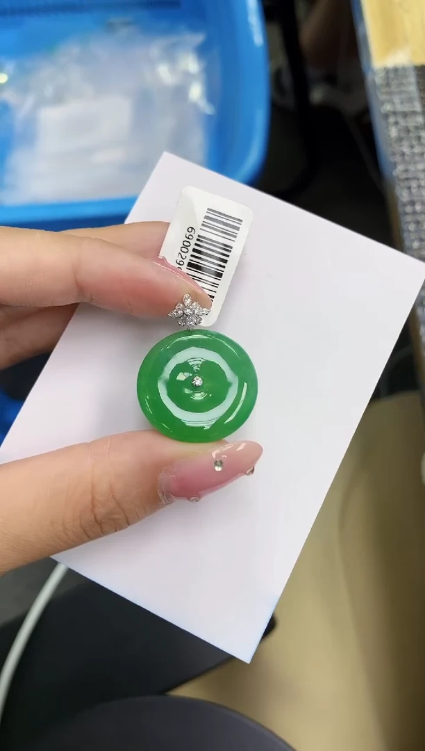 翡翠18K金镶嵌颈饰1111111111