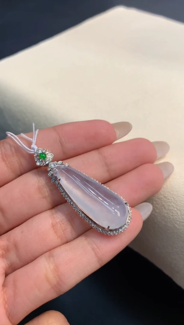 颈饰18K金镶嵌翡翠1