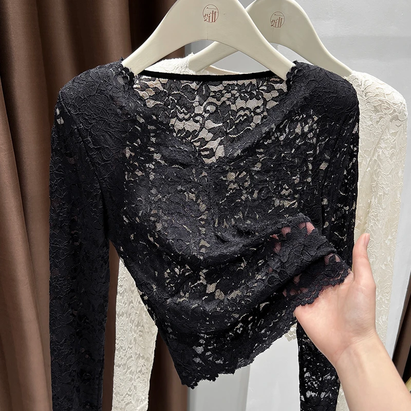2025秋季黑色花边V领短款蕾丝衫上衣女爆款薄纱镂空长袖内搭小衫