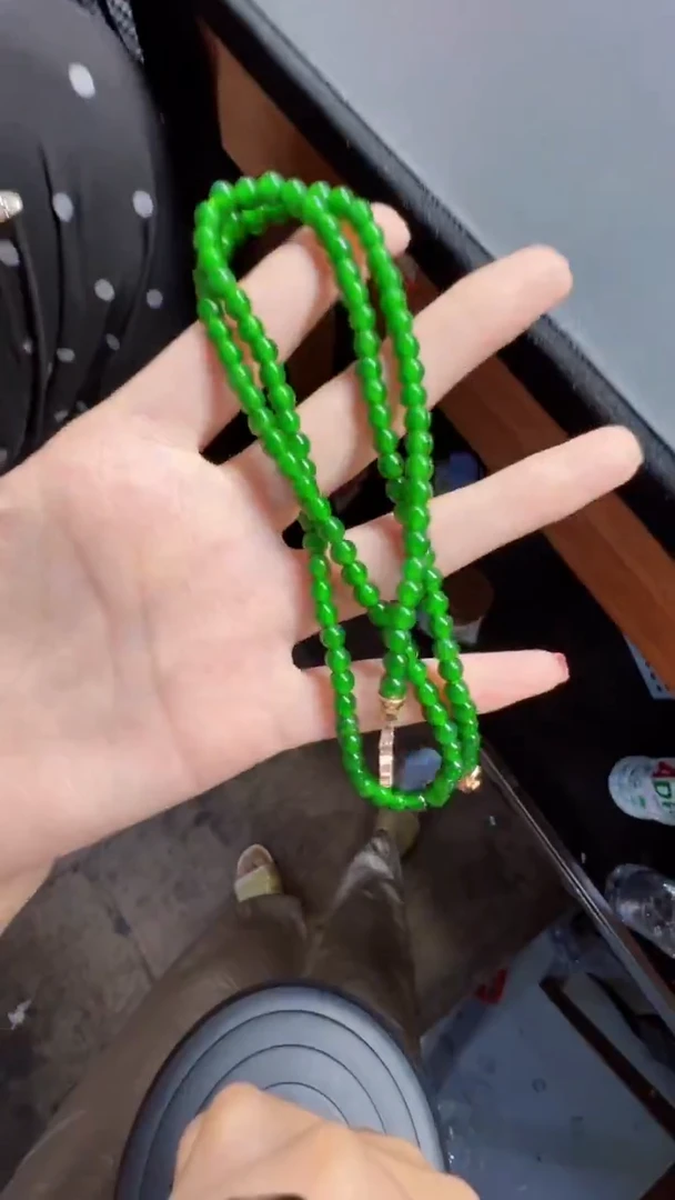 未镶嵌定制翡翠翡翠A货有轻微色差属于正常现象，珠链多样性发货1