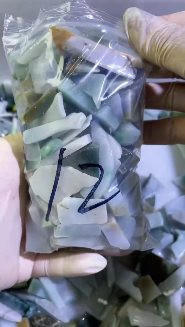 【闪购商品】翡翠颈饰未镶嵌天然翡翠边角中号500克12