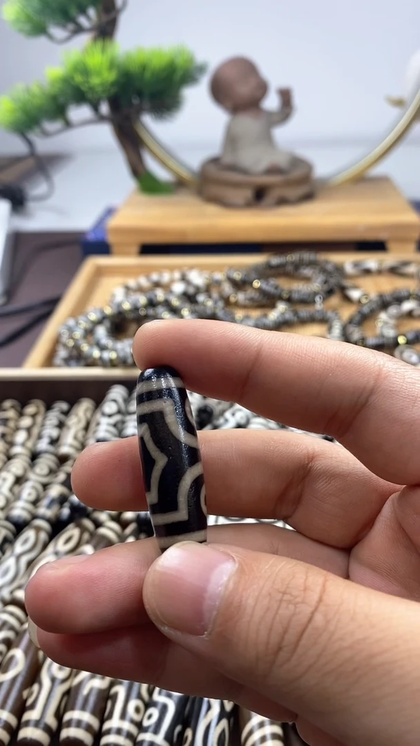 玛瑙/玉髓散珠同**德天珠
