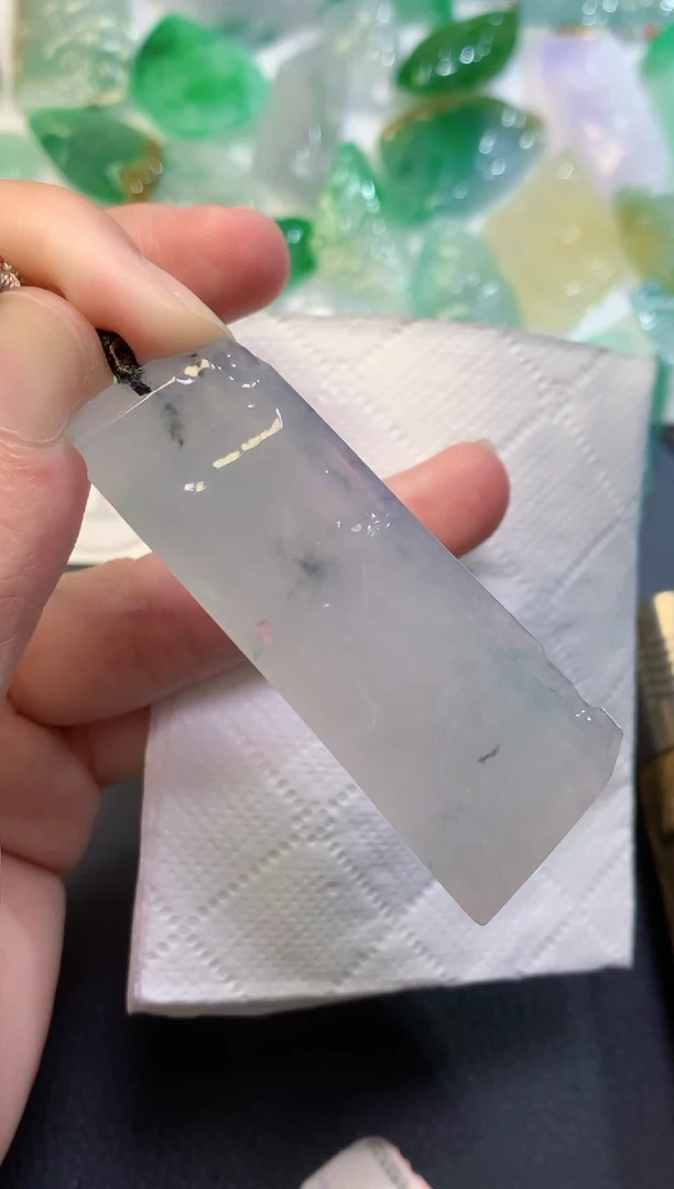 颈饰未镶嵌翡翠