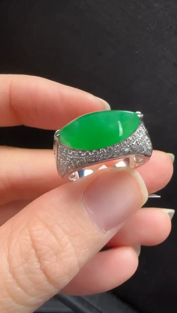 18K金镶嵌戒指翡翠553随形一枚