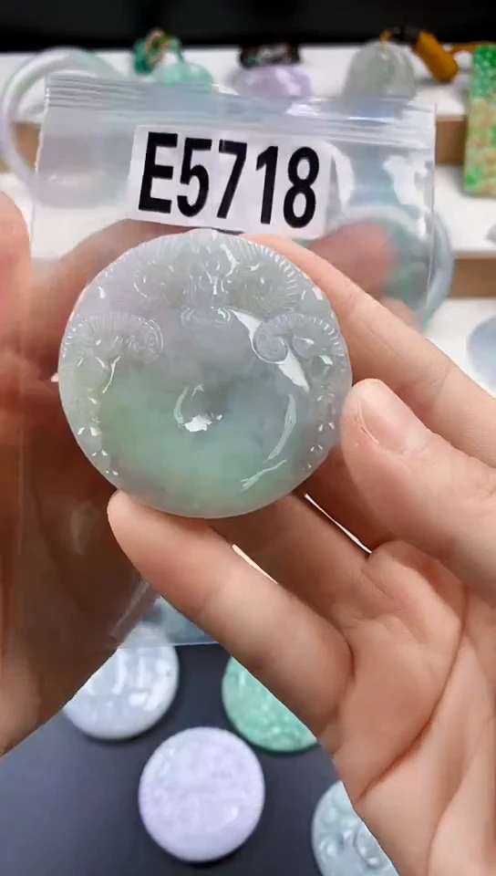 颈饰未镶嵌翡翠天然翡翠吊坠挂件