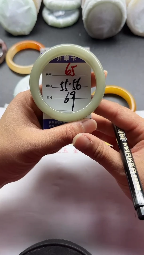 未镶嵌手镯石英质玉65