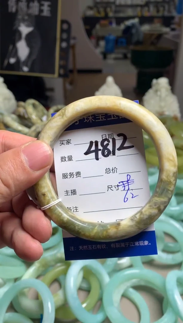 【闪购商品】蛇纹石玉手镯未镶嵌4812