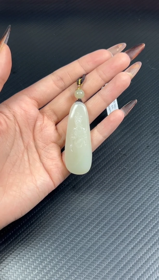 吊坠(赠链)未镶嵌和田玉和田黑山微色差吊坠