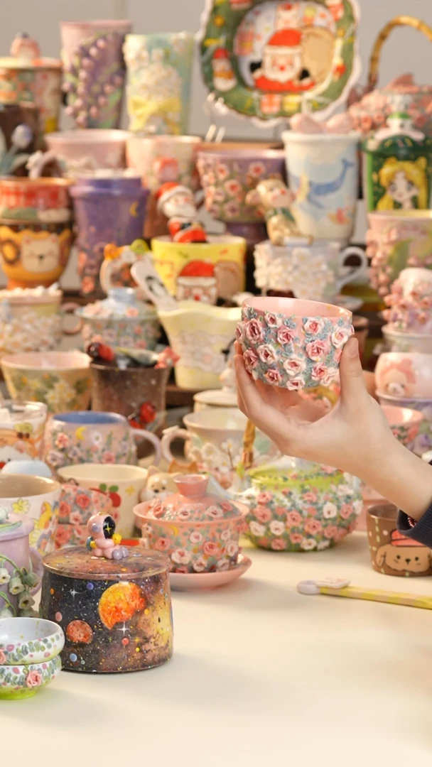 摆件陶景德镇釉下彩手绘设计师款陶瓷