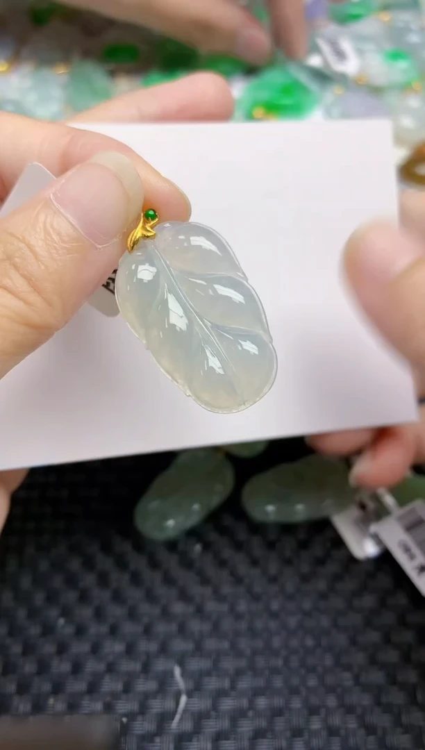 翡翠18K金镶嵌颈饰天然A货翡翠