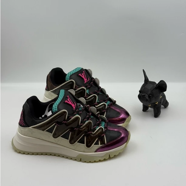 99新 LouisVuitton/路易威登 黑色老花满印拼接时尚运动鞋 39码