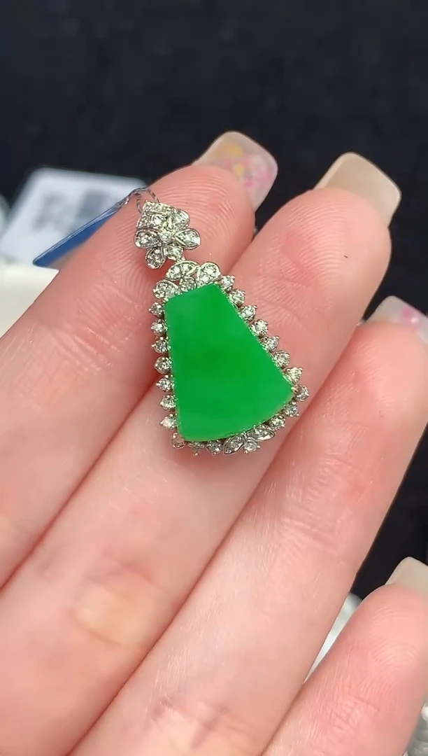 吊坠(不含链)18K金镶嵌翡翠L1714多样性发其一