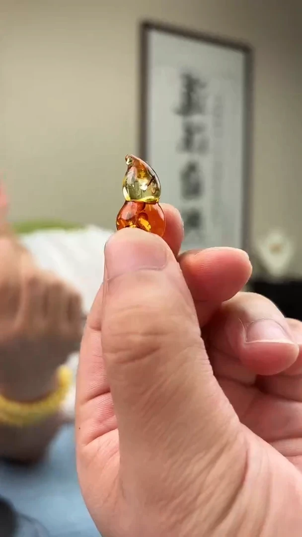 蜜蜡未镶嵌珠宝奇石尼*H1，假一罚十多样性发其一H 赠绳
