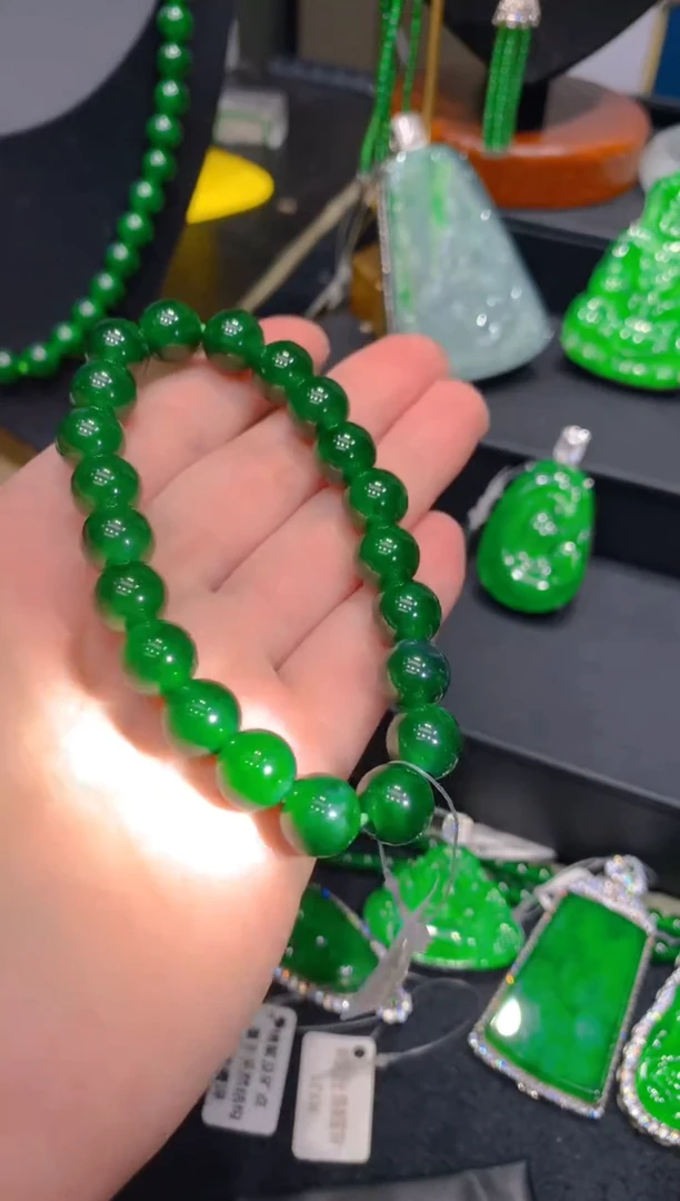 【闪购商品】翡翠颈饰未镶嵌一季