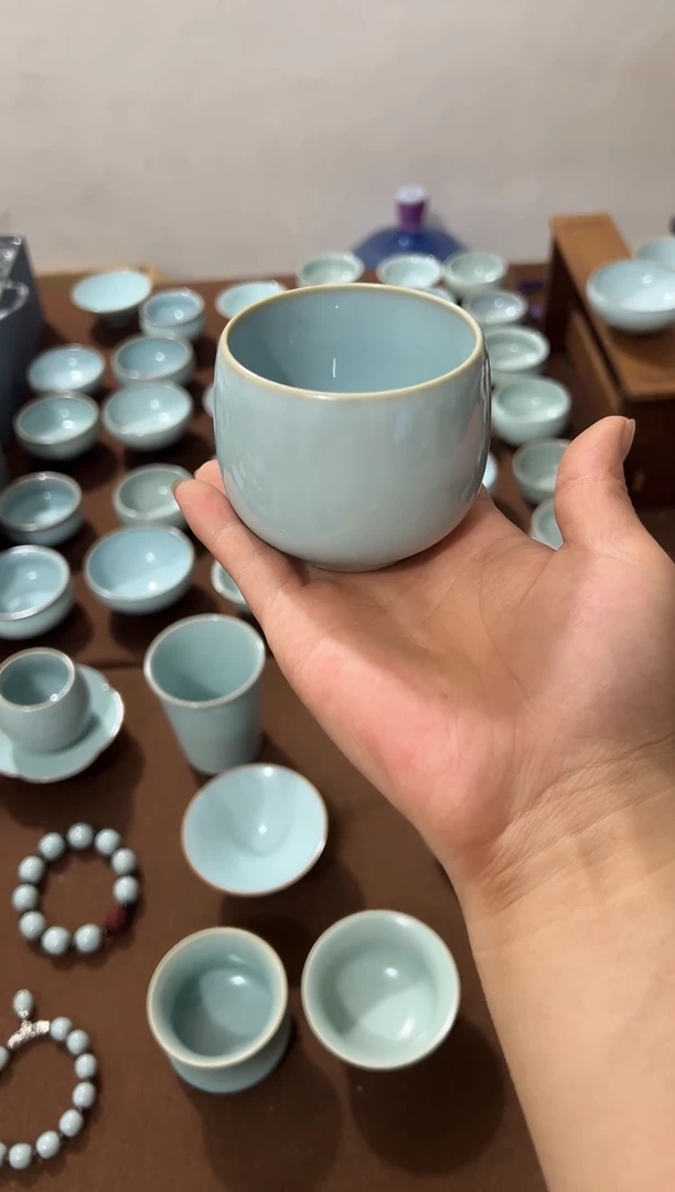 一级原矿天青釉手工支钉龙蛋杯