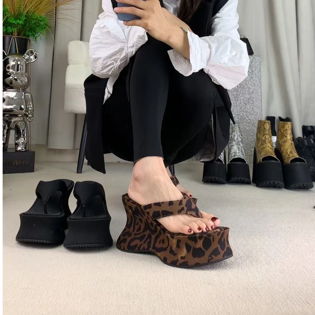 现货【英子推荐】8217-6高跟11公分夏季外穿松糕厚底豹纹夹趾人字拖